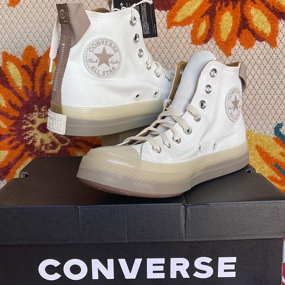Converse A03294C
CTAS CX HI
EGRET/NOMAD KHAKI/WHEAT WMNS sneakers